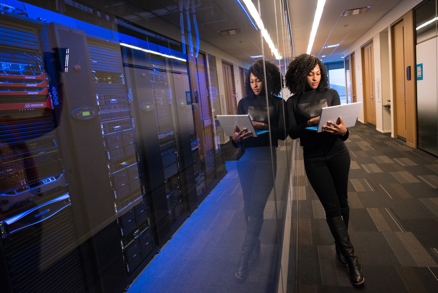 A one-to-one desk review of AI-assisted finance operations